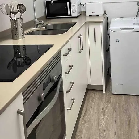 Precioso Bajo En 2a Linea De Mar 아파트